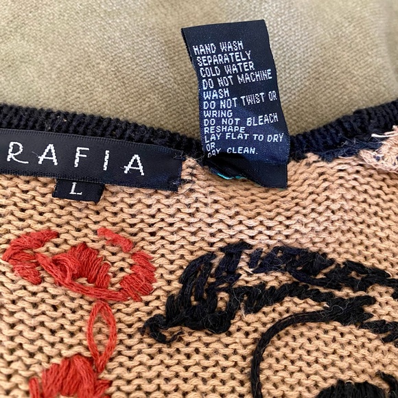 Sweater - Picture 6 of 7